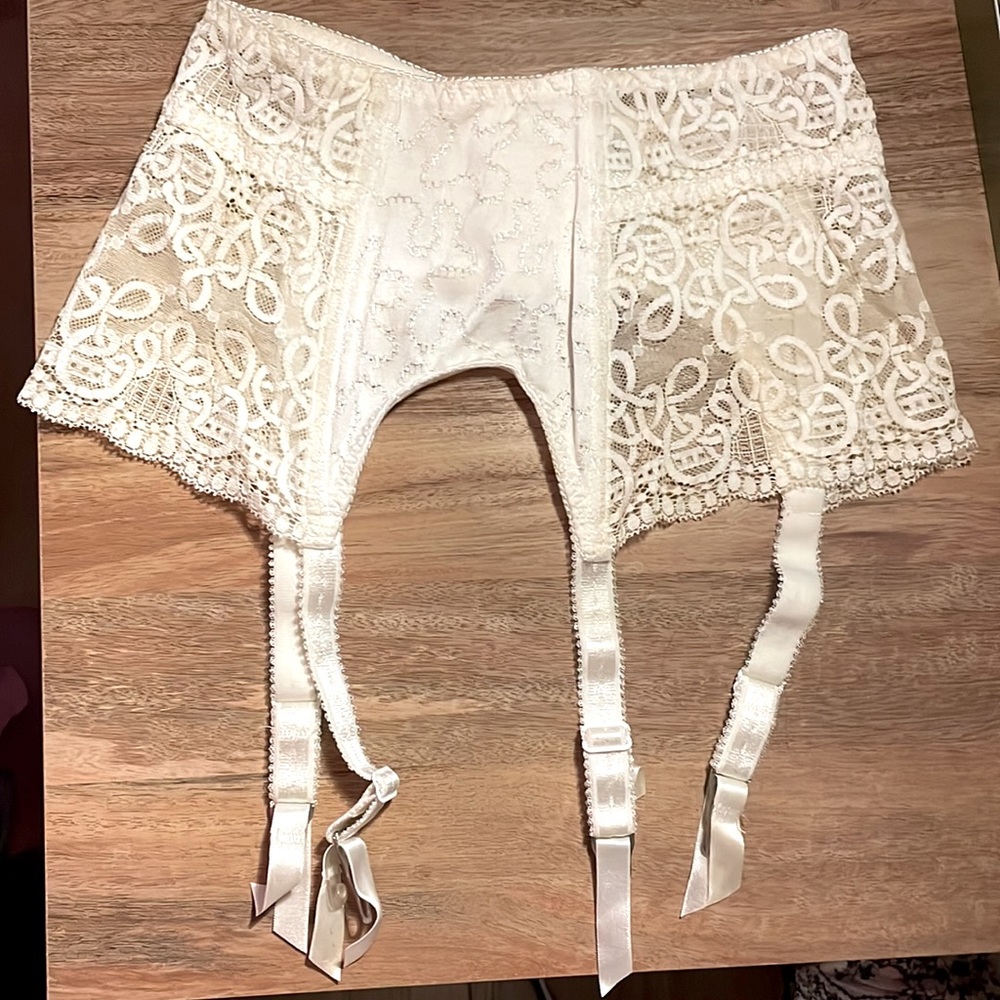 Felina vintage gather belt white S